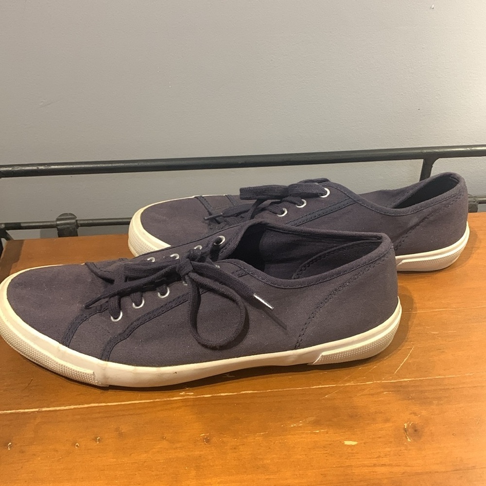 ⭐️ 5 for 20$! ⭐️ Old Navy Canvas Sneakers in Navy Blue and White - Picture 2 of 7